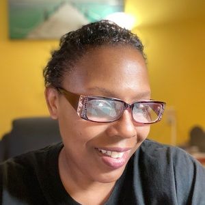 Meet your Posher, Yvette